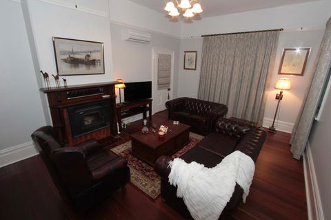 Evelyn House - Accommodation ACT 2