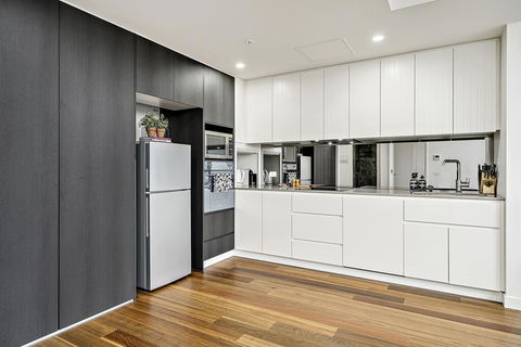 Executive City-centre Apartment With Parking - Accommodation ACT 2