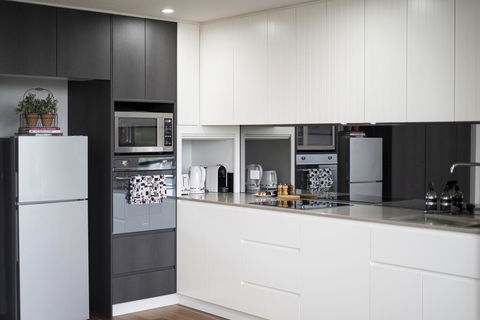 Executive City-centre Apartment With Parking - Accommodation ACT 1
