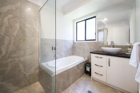 Executive Home Accomodation - Accommodation ACT 2