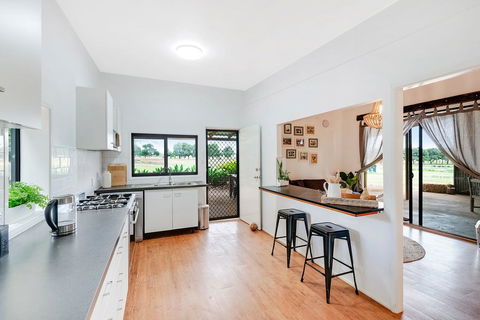 Farm & Co-sy - Accommodation ACT 2