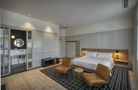 Farmers Home Hotel - Accommodation ACT 2