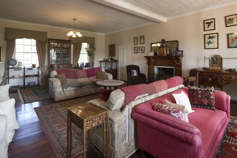 Faversham House - Accommodation ACT 0