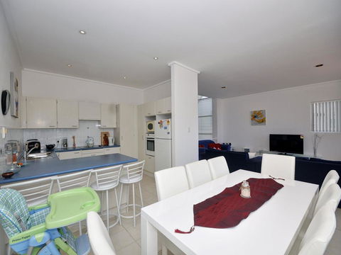 Filtered River Views - Accommodation ACT 1