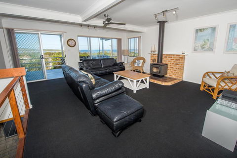 Fingal Bay Beach House, 32 Lentara Street - Accommodation ACT 0