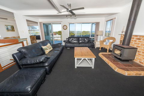 Fingal Bay Beach House, 32 Lentara Street - Accommodation ACT 3