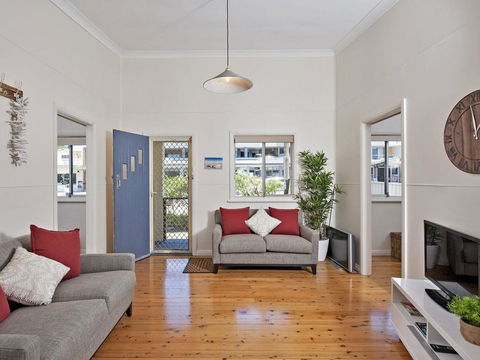 Fingal Beach Shack @ Fingal Bay - Accommodation ACT 0