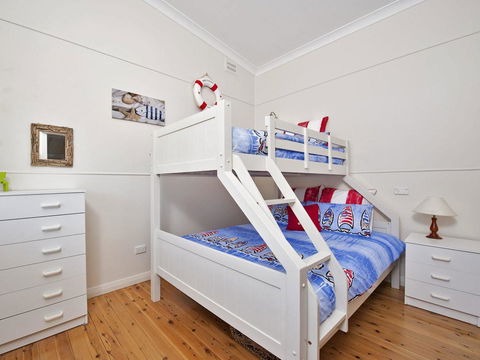 Fingal Beach Shack @ Fingal Bay - Accommodation ACT 2