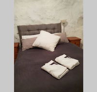 Fossickers Den Dugout Accommodation - Accommodation ACT