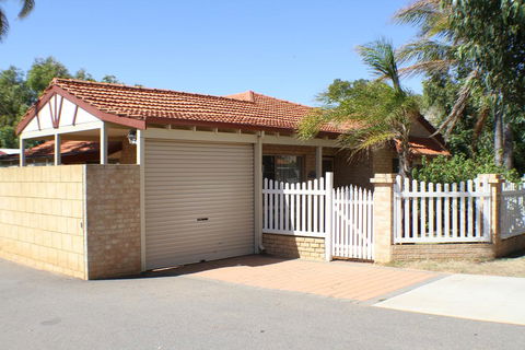 Geraldton Luxury Retreat 2 - Accommodation ACT 0