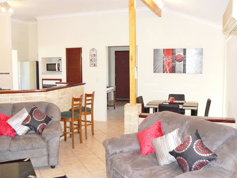 Geraldton Luxury Retreat 2 - Accommodation ACT 1