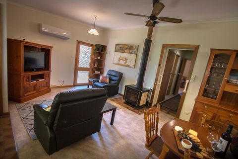 Glenlee Cottage - Accommodation ACT 2