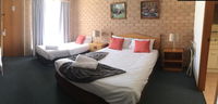 Golden Chain Aalana Motor Inn