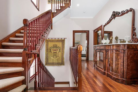 Grand & Central On George - Unique - Opulent - Accommodation ACT 1