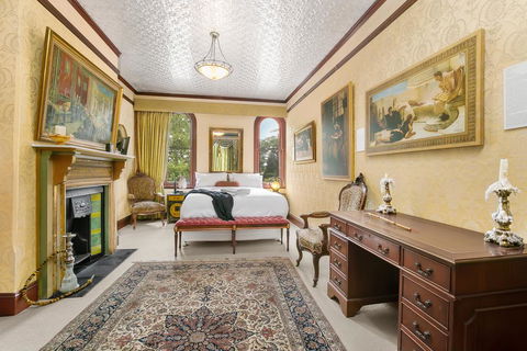 Grand & Central On George - Unique - Opulent - Accommodation ACT 2