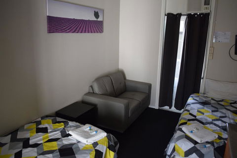 Grand Hotel Mount Morgan - Accommodation ACT 0