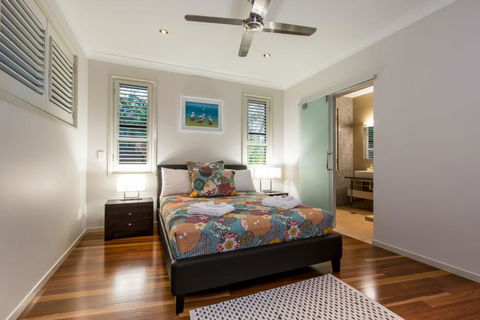 GRAND LUXURY MANSION WITH POOL, 2 BUGGIES AND FABULOUS OCEAN VIEWS - Accommodation ACT 1