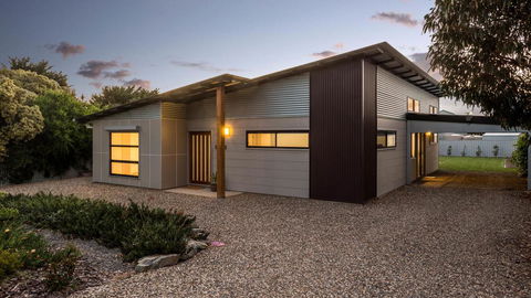 Great Ness Beachhouse - WiFi - Pet-Friendly - Accommodation ACT 0