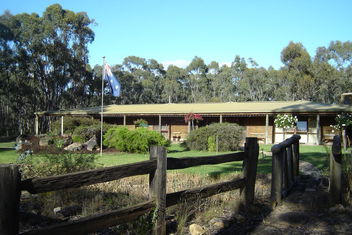 Gunyah Valley Retreat with Accommodation ACT