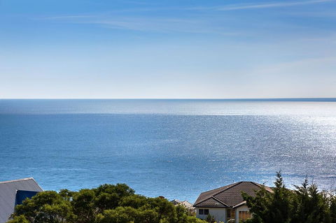 Hampton's Retreat Family Friendly, Water Views, Close To Beach With Heated Pool - Accommodation ACT 1
