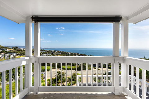 Hampton's Retreat Family Friendly, Water Views, Close To Beach With Heated Pool - Accommodation ACT 2
