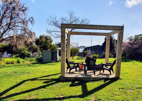 HelloSailor HolidayRental FirePit NBN AppleTV KingBed - Accommodation ACT 3