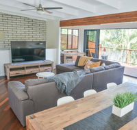 Hideaway At Hodgens Walk to Beach Happy Valley and Bulcock St With Backyard - Accommodation ACT