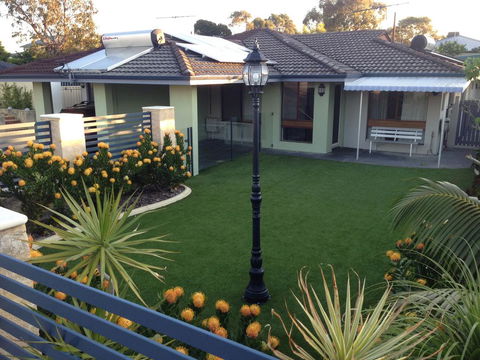 Hillarys Holiday Home - Accommodation ACT 0