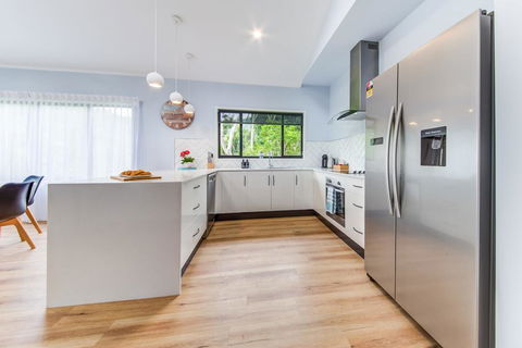 Hillside Haven - Airlie Beach - Accommodation ACT 3