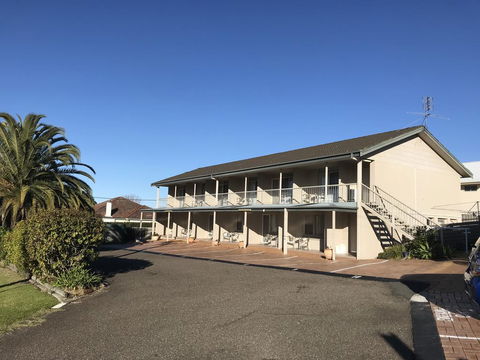 Holiday Lodge Motor Inn - Accommodation ACT 3