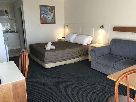 Holiday Lodge Motor Inn - Accommodation ACT 1