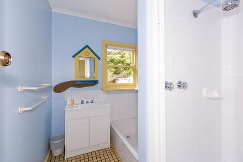HOLIDAY ON NAUTILUS INVERLOCH - Accommodation ACT 3