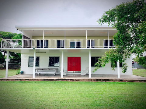Holiday Rental - Huge House With Beach Views - Accommodation ACT 0