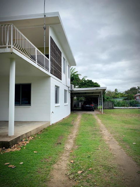Holiday Rental - Huge House With Beach Views - Accommodation ACT 3