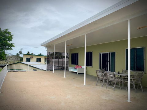 Holiday Rental - Huge House With Beach Views - Accommodation ACT 2
