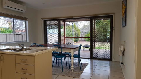Homely Getaways - Eighth Street Mildura - Accommodation ACT 0