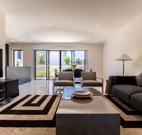 Homeplus-Escape to Modern Home in Hope Island - Accommodation ACT