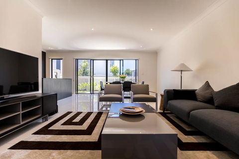 Homeplus-Escape To Modern Home In Hope Island - Accommodation ACT 0