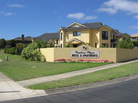 Hopkins House Motel  Apartments