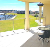 Island Waterfront Getaway - WiFi - Accommodation ACT