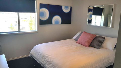 Island Waterfront Getaway - WiFi - Accommodation ACT 2