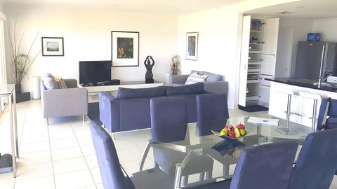 Island Waterfront Getaway - WiFi - Accommodation ACT 1