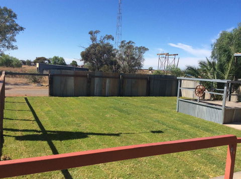 Ivanhoe Hotel Motel - Accommodation ACT 1