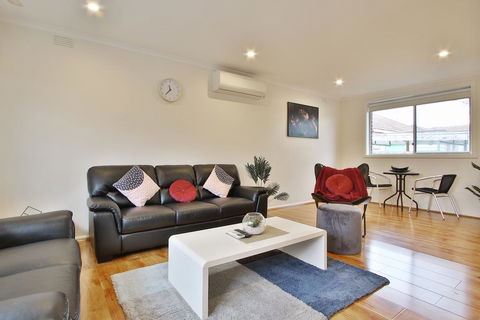 Ivy Units Glen Waverley - Accommodation ACT 2