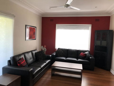 Jean Street Home Away From Home - Accommodation ACT 2