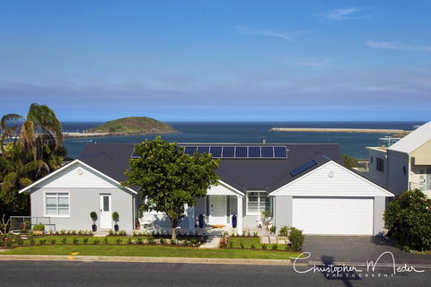 Jetty Splendour Guest Bedroom With Bathroom En-suite B'nB - Accommodation ACT 1