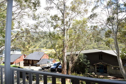 Karas 10 - Accommodation ACT 1