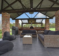 Kelman Cottage - tucked away with pool  native wildlife - Accommodation ACT