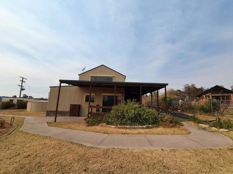 Kelman Cottage - Tucked Away With Pool + Native Wildlife - Accommodation ACT 2