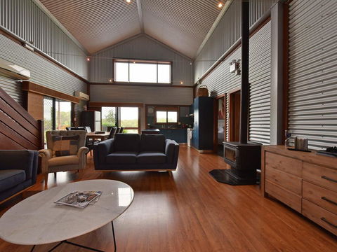 Kelman Cottage - Tucked Away With Pool + Native Wildlife - Accommodation ACT 3